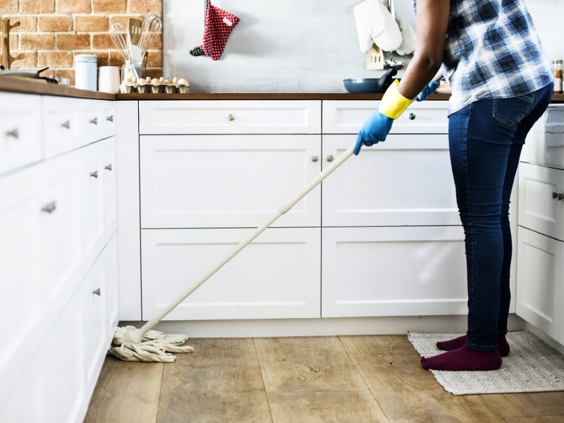 The Ultimate Guide to Effective Cleaning: Tips and Tricks for a Spotless Home