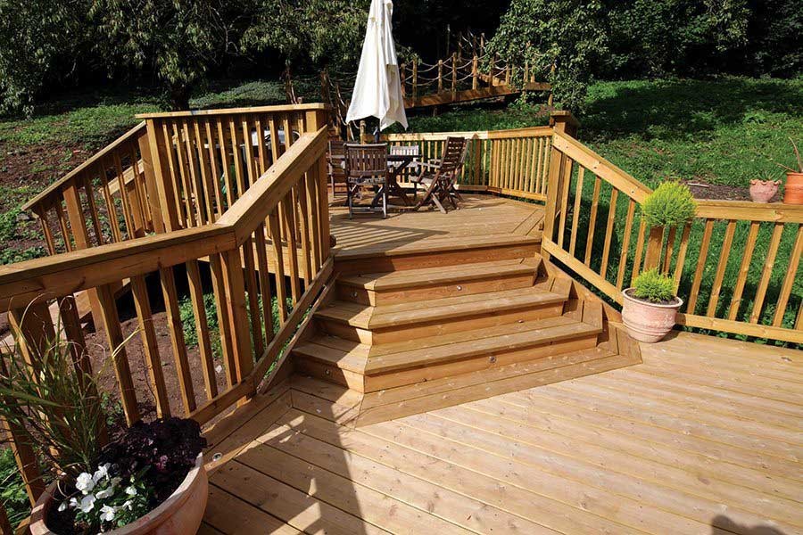 The Rise of Multi-Level Decks: Design Ideas for Sloped Yards